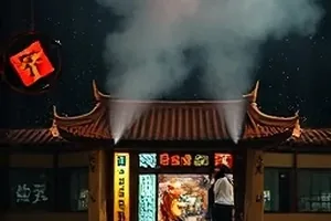 雾港回声封面，雨夜码头集装箱与远处信号灯